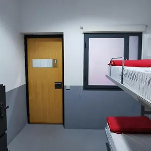  Hostel Traveller Box